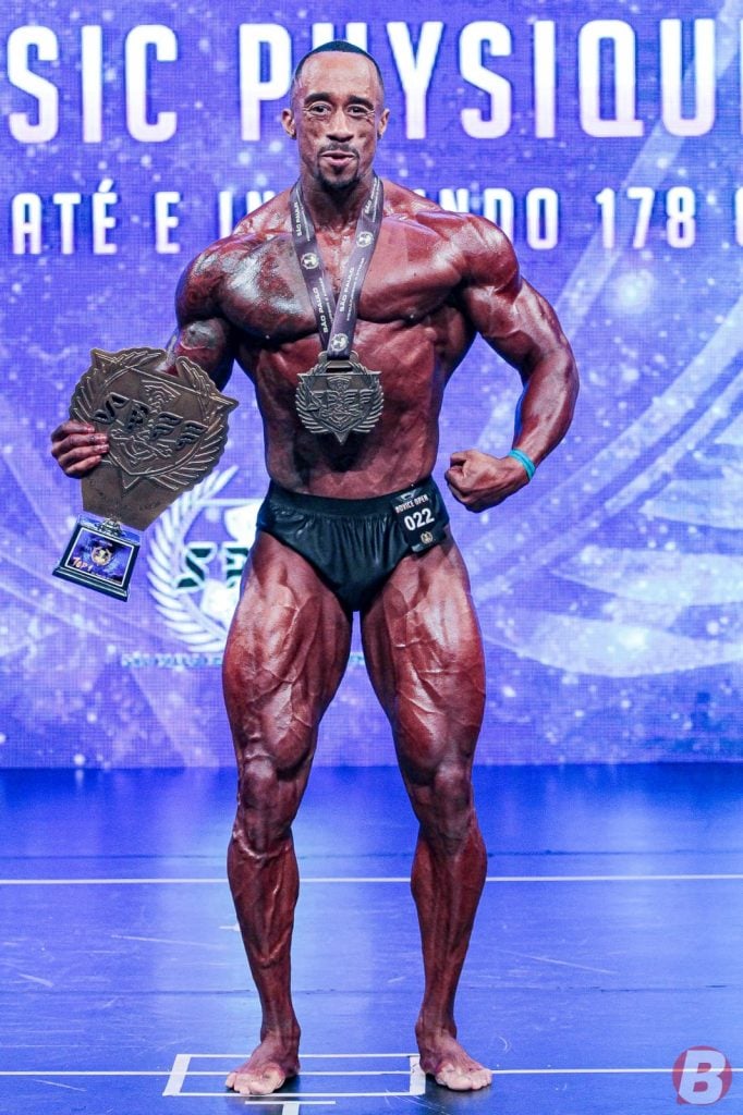 Contra 16 atletas, Thiago do Nascimento é campeão do Classic Physique Sênior até 1,78 cm