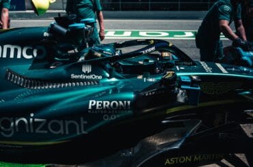 FIA investiga Aston Martin por suposta cópia de carro da Red Bull