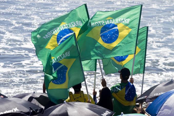Veja quais são os brasileiros campeões mundiais de surfe