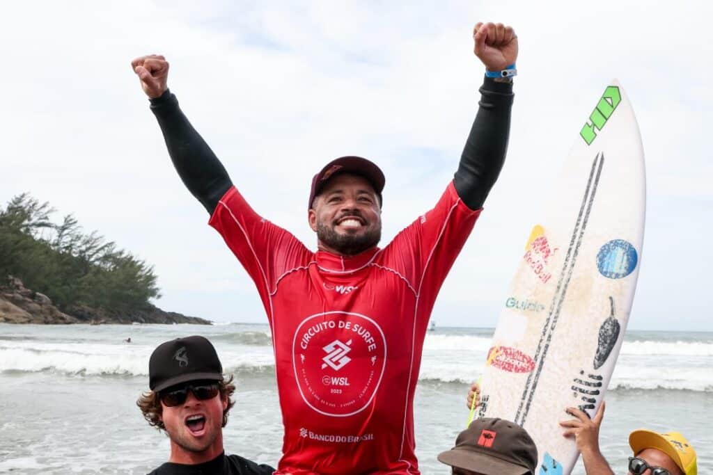 Adriano de Souza (Mineirinho) - biografia e curiosidades no surf