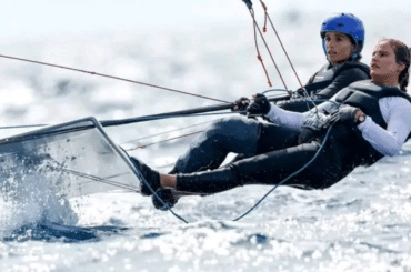 Paris 2024: Martine Grael e Kahena Kunze vencem prata no Teste de Vela Olímpico