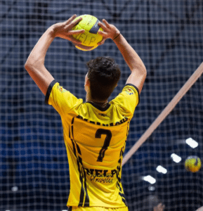 Da quadra ao pódio: atleta de vôlei do Paraná brilha nos Jogos da Juventude