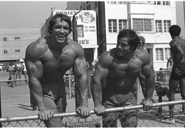 Ele é o Arnold Schwarzenegger da era moderna e põe medo em todos os fisiculturistas