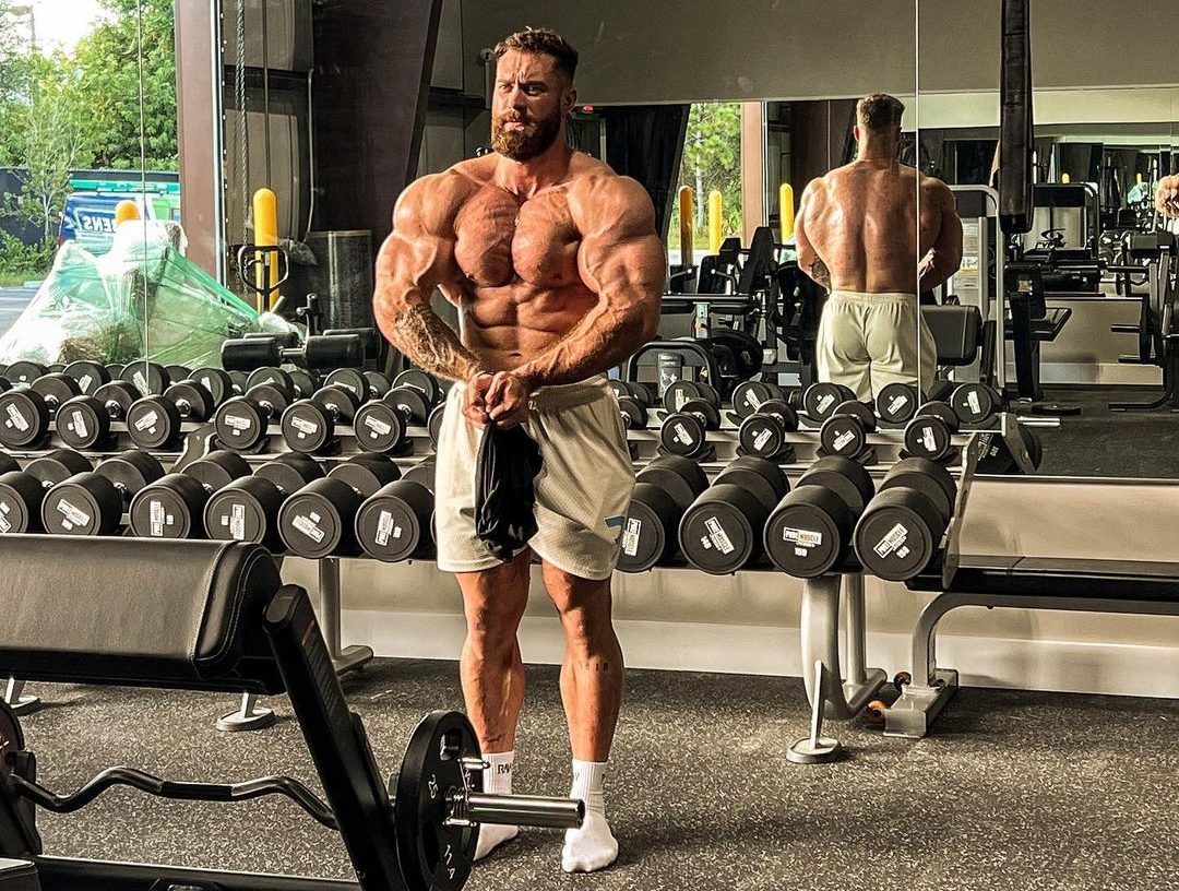 Ele é o Arnold Schwarzenegger da era moderna e põe medo em todos os fisiculturistas