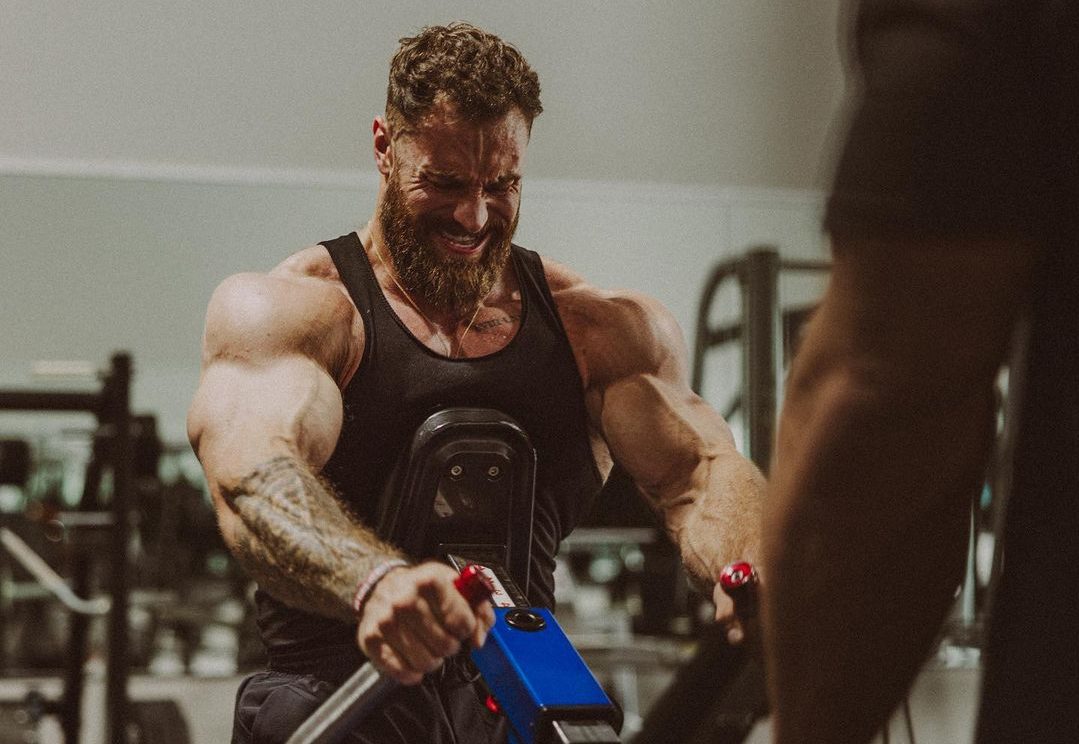 Revelado o segredo que Cbum faz nos seus treinos para ser campeão