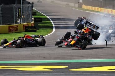 Sergio Pérez é flagrado DESOLADO após abandonar GP México F1