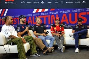 INCOMODADO! Hamilton critica domínio de Verstappen na F1