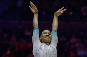 Rebeca Andrade solta a voz e revela talento além da ginástica