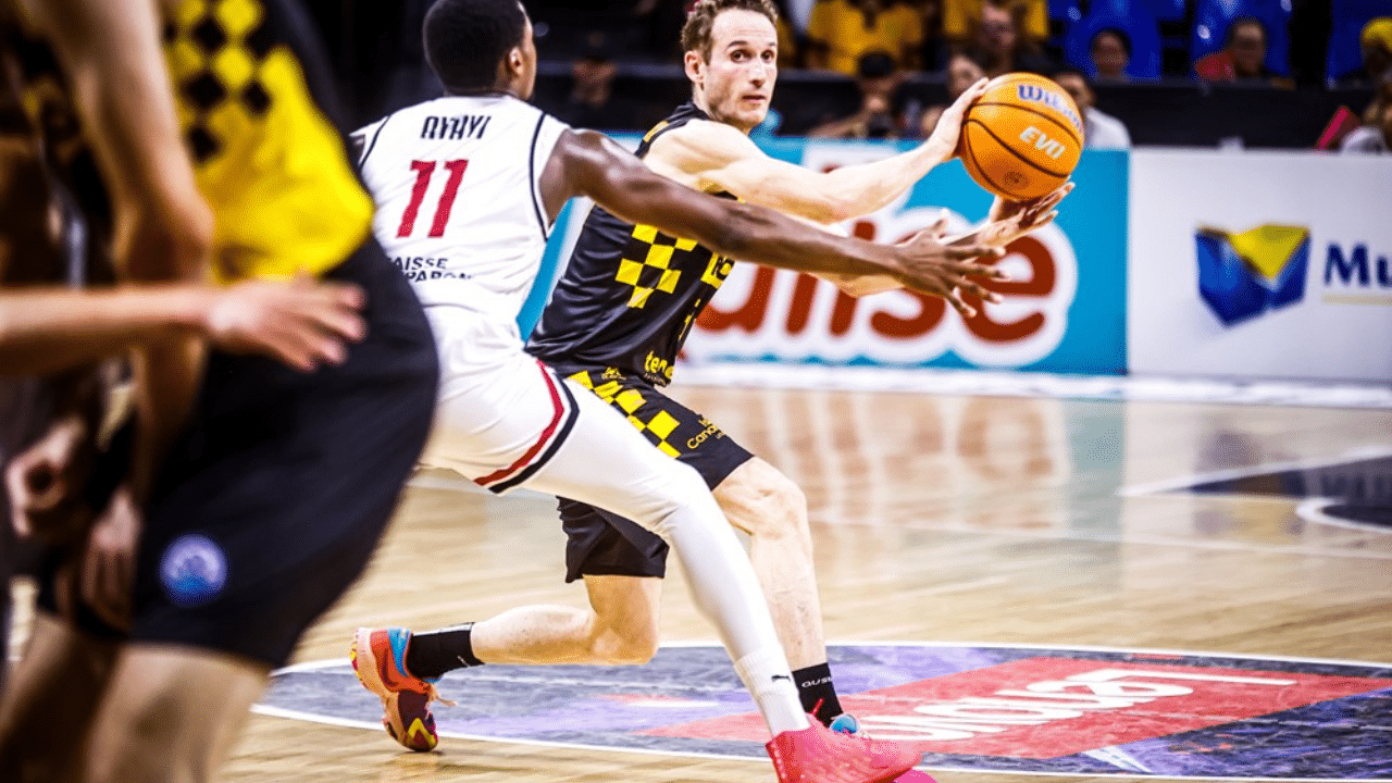 (Divulgação/FIBA) Marcelinho Huertas em ação