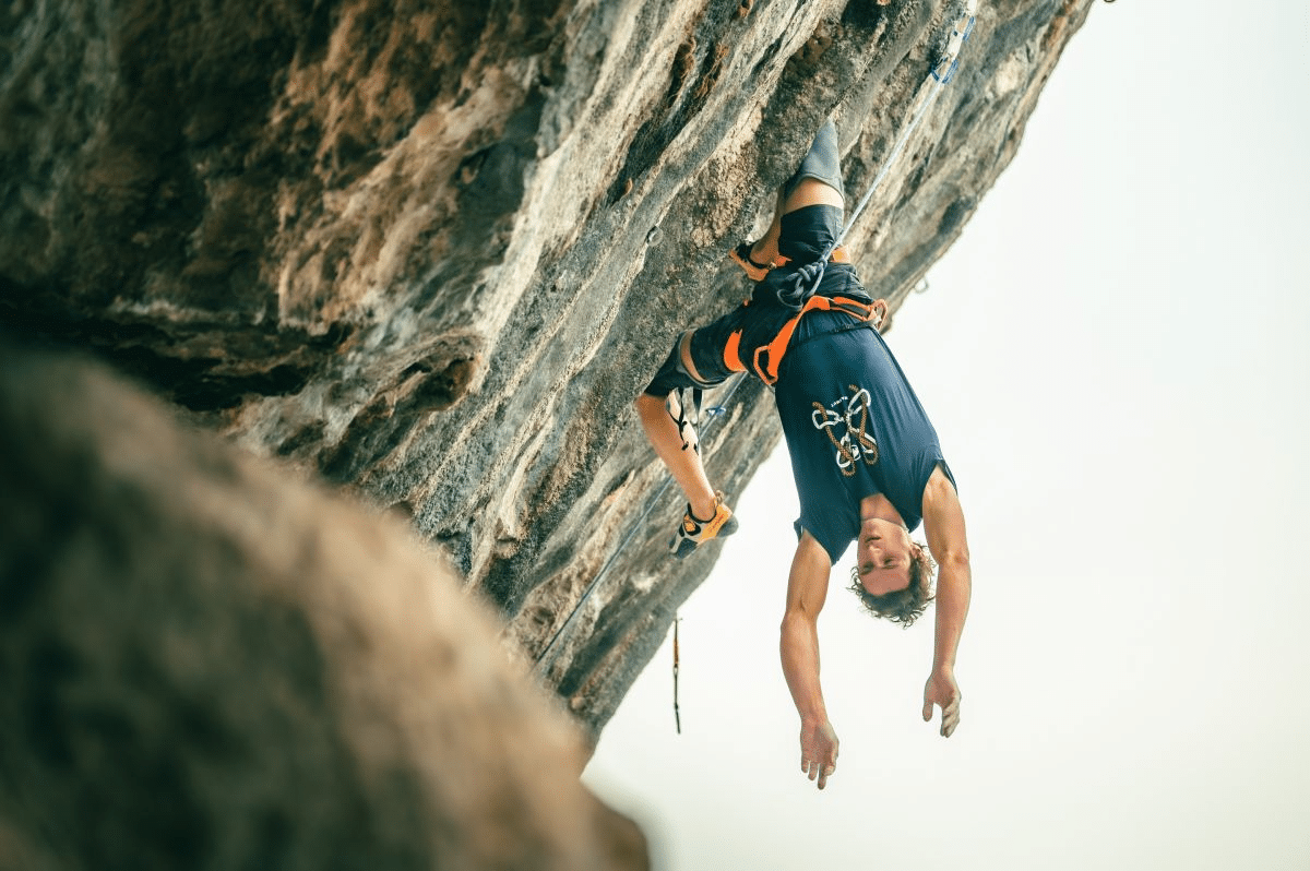 Adam Ondra é um dos nomes mais conhecidos da escalada competitiva e em rocha