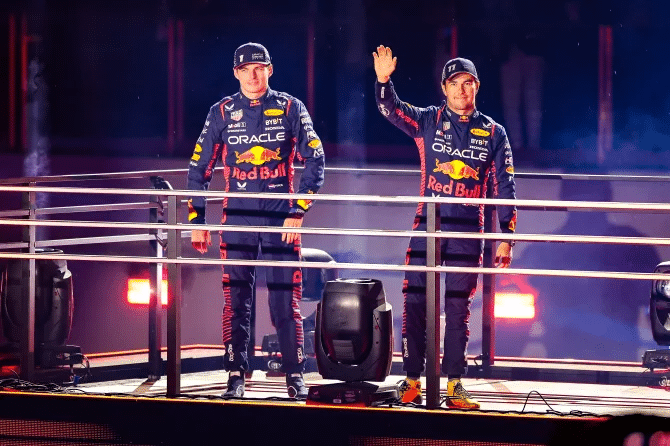 Verstappen e Perez no palco