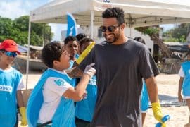Campeão olímpico de surf, Italo Ferreira dá lição de humildade com crianças em Baía Formosa